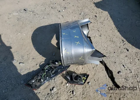 2021 Toyota Camry Le z USA, uszkodzony, nr VIN 4T1C11BKXMU038666